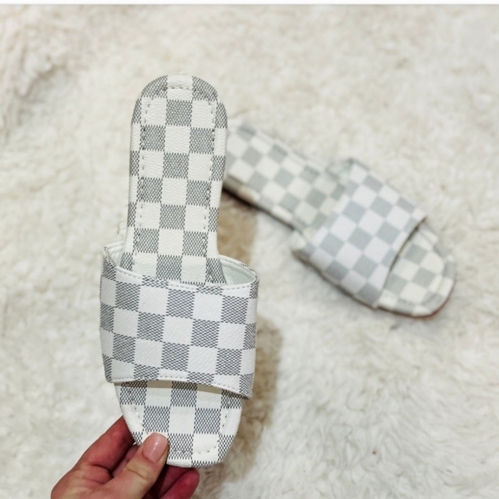 🤝Checkered sandals